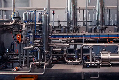 Les plateformes de filtration (communément appelé palettes) : leur rôle est de garantir la clarté la qualité et la stabilité organoleptique de vos vins en ligne d'embouteillage
